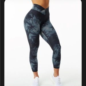 Alphalete black oil stain surface leggings